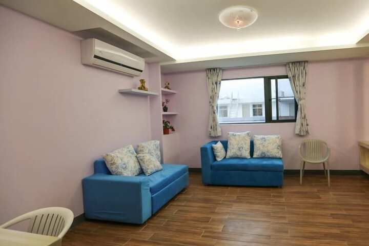 Room 11 of 28