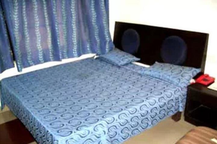 Room 2 of 6