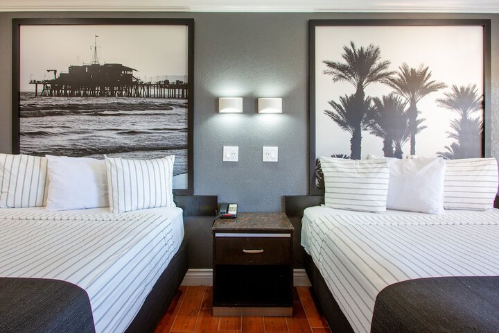 1 Queen Bed (17 of 19)