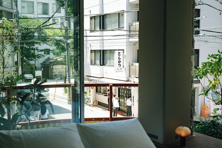 Room 11 of 34
