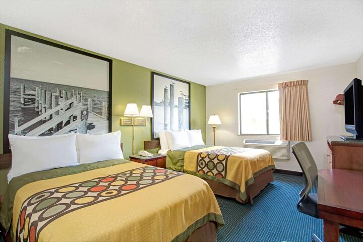 2 Double Beds (4 of 12)