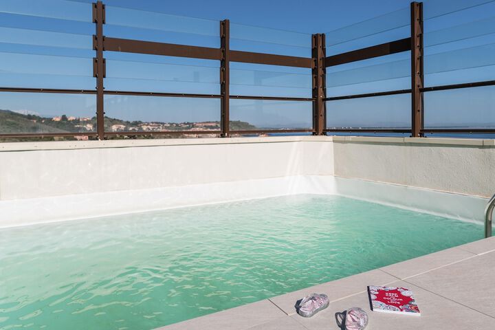 Hotel Pool