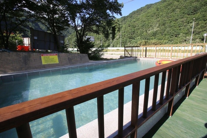 Pool 22 of 33