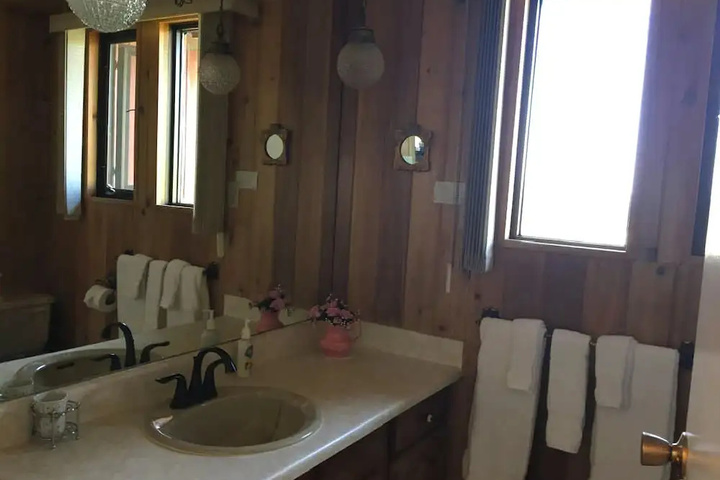 Room 7 of 12