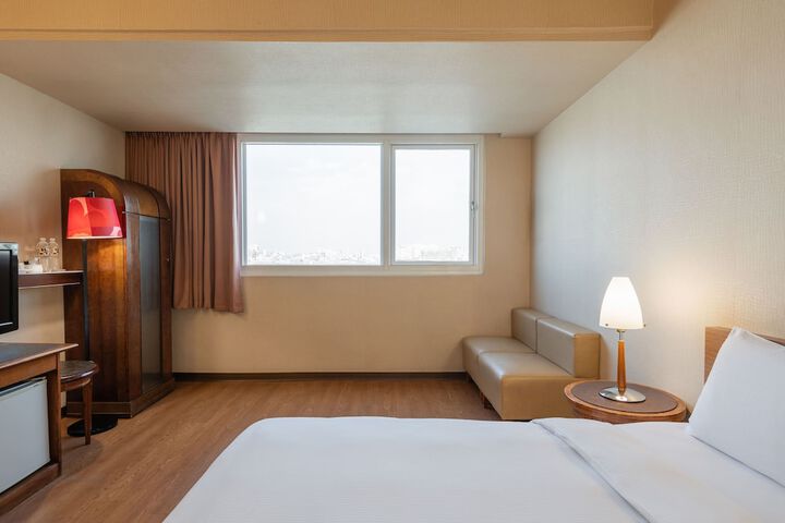 Room 15 of 36