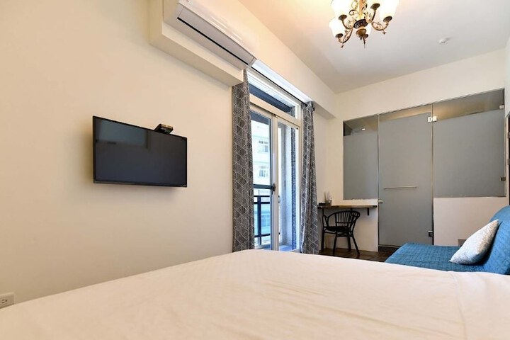 Room 13 of 86
