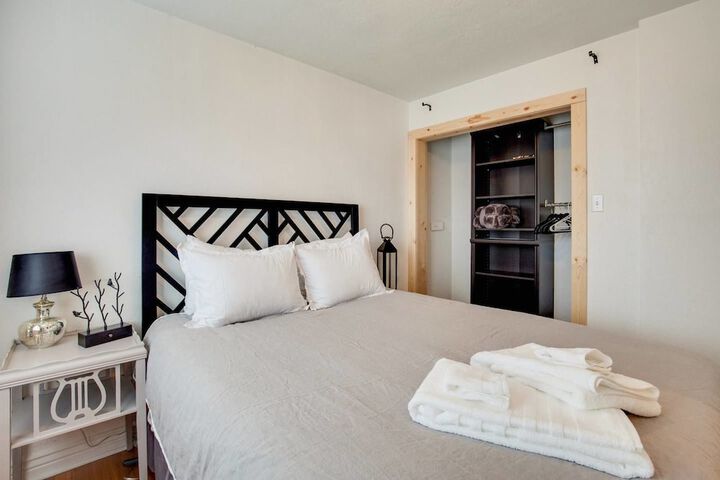 Room 2 of 9