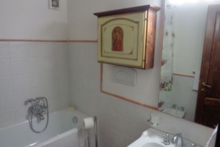 Room 2 of 18