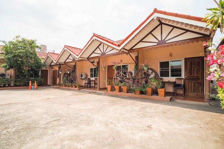 OYO 654 Samanmit Inn Hotel