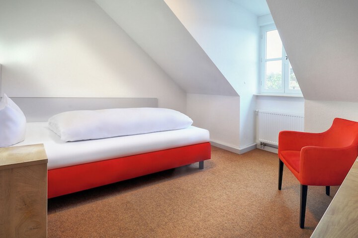 Room 7 of 24