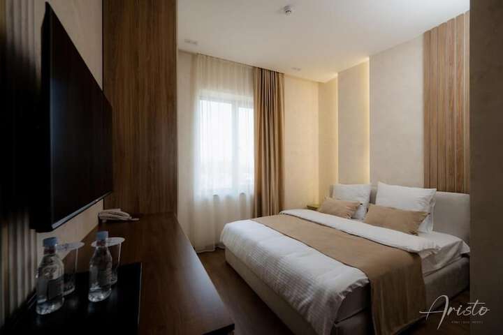 Room 11 of 22