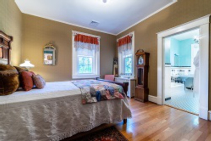 Room 307 of 384