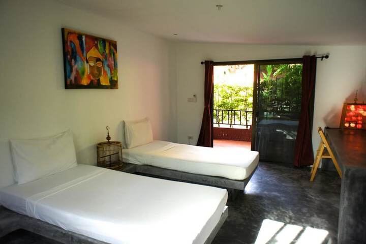 Room 7 of 28