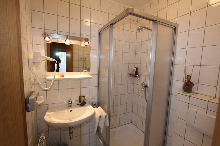 Room 16 of 37