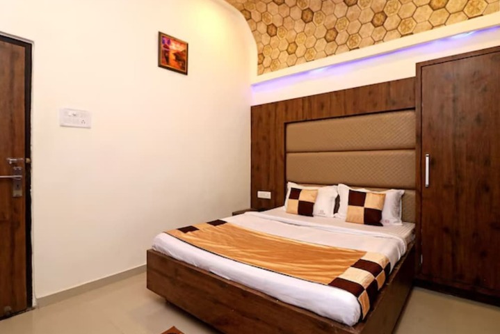 Room 6 of 7