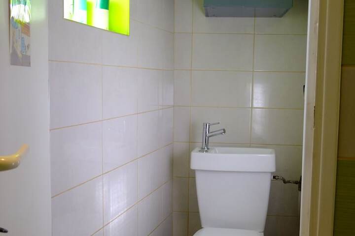 Room 5 of 12