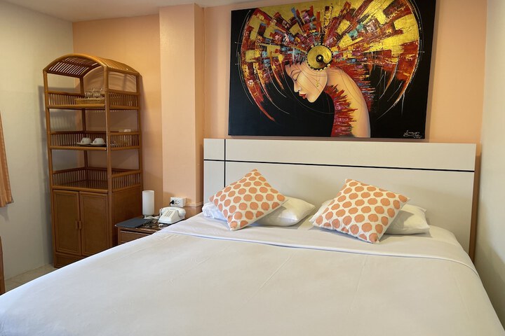 Room 7 of 70