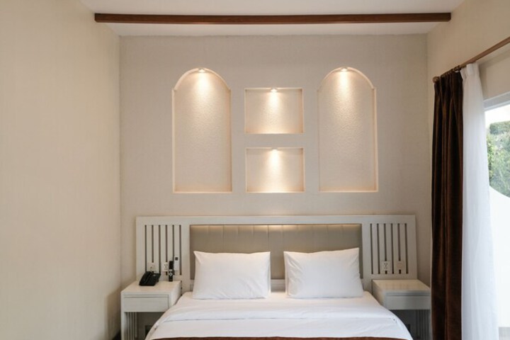 Room 3 of 44