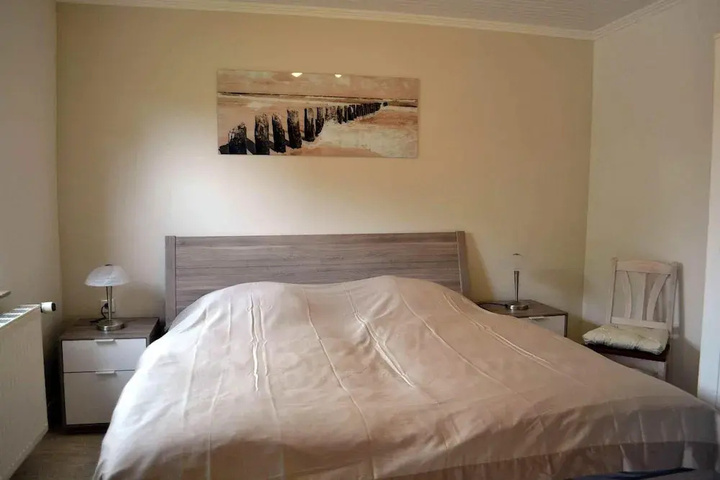 Room 4 of 17