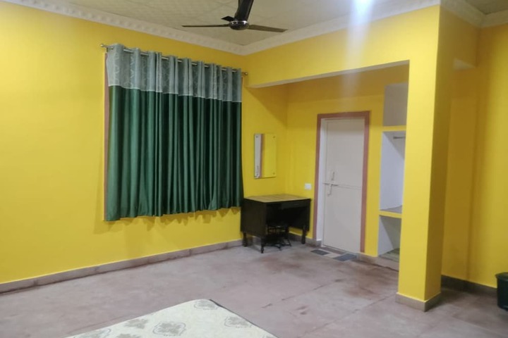 Room 7 of 13