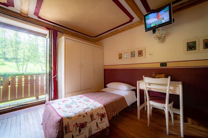 Room 15 of 41