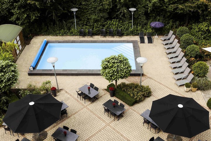 Pools & Facilities