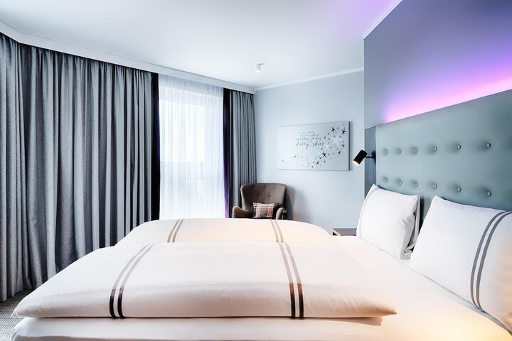 Room 17 of 38