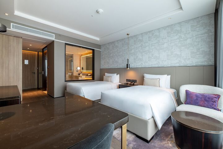 Room 28 of 110