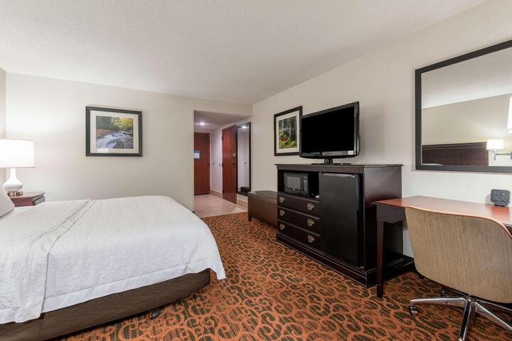 1 King Bed (2 of 22)