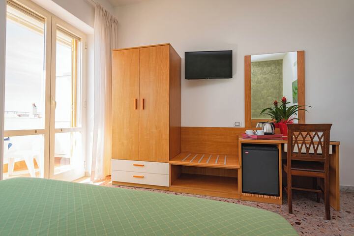 Room 58 of 99