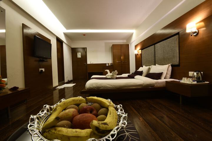 Room 9 of 37