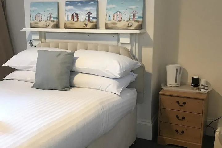 Room 2 of 11
