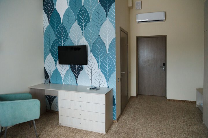 Room 2 of 10