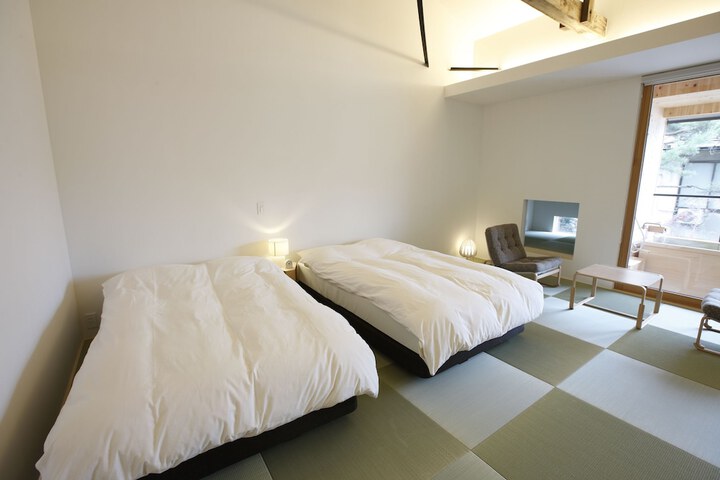 Room 16 of 83