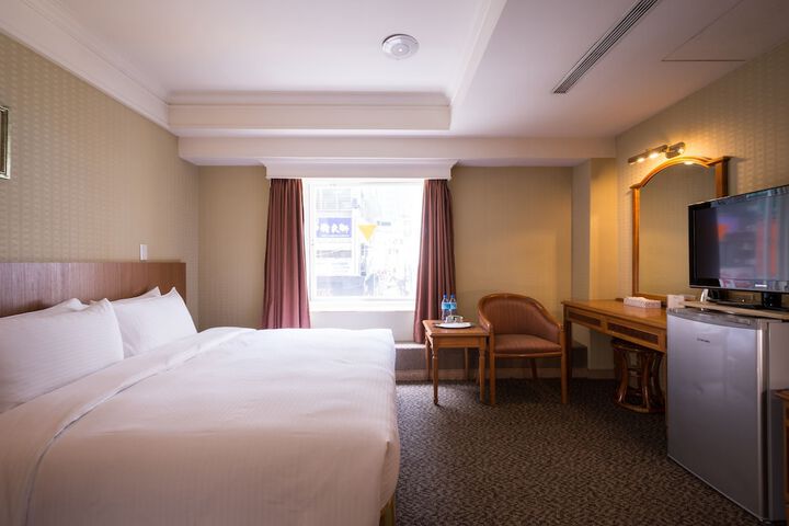 Room 9 of 30