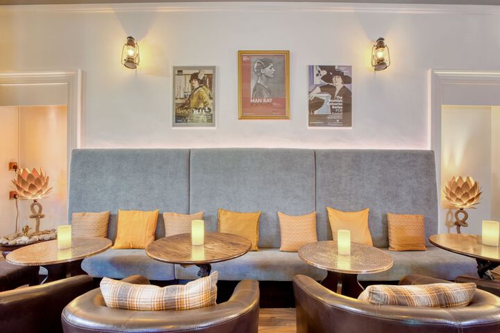 Lounge 65 of 88