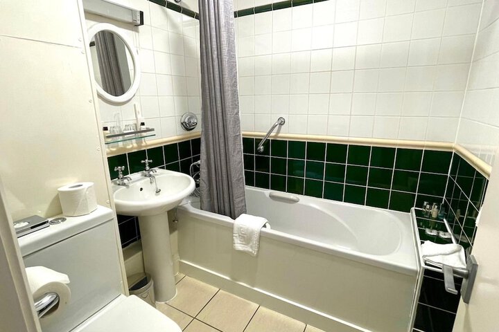 Room 148 of 208
