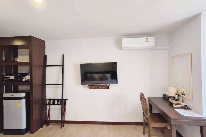Room 127 of 211