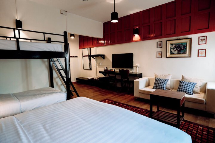 Room 10 of 28