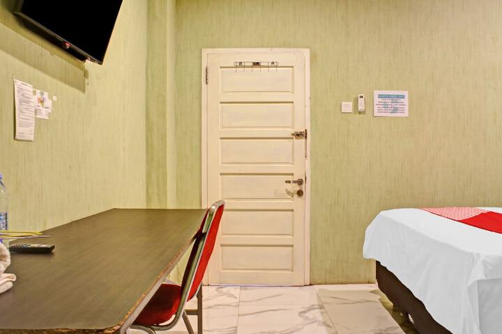 Room 12 of 27