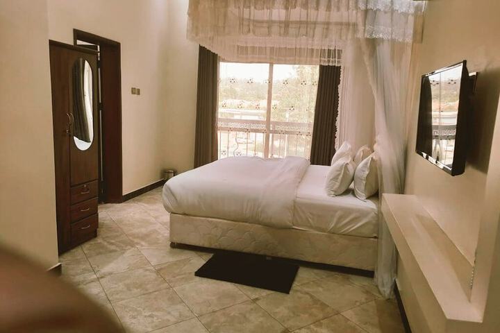 Room 9 of 34