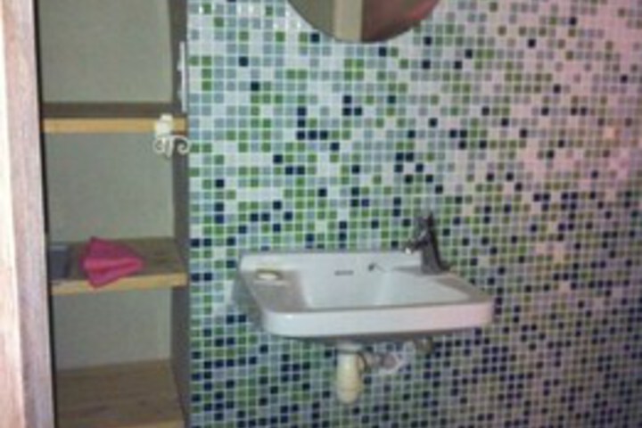 Room 4 of 16