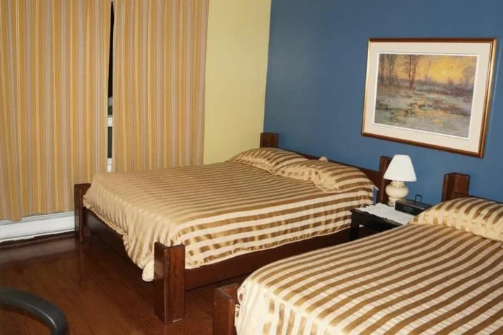 Room 4 of 11