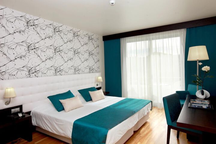 Room 10 of 34