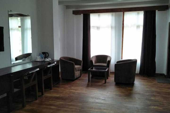 Room 6 of 13