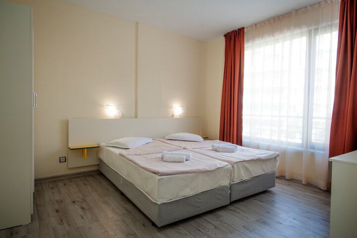 Room 8 of 40