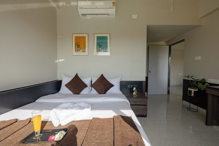 Room 6 of 27