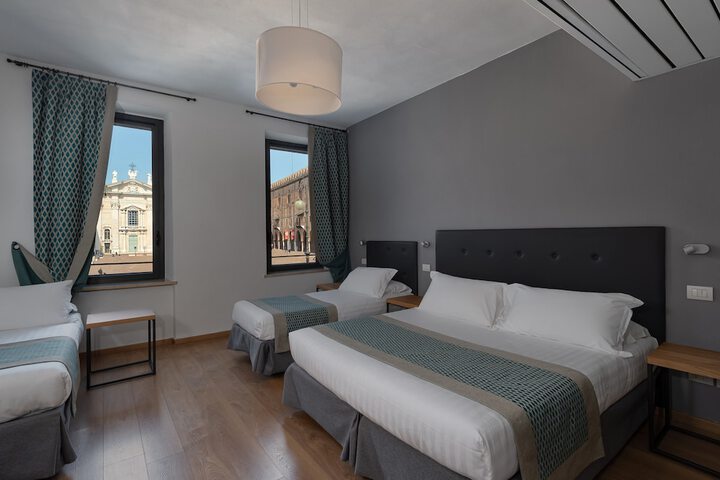 Room 10 of 28