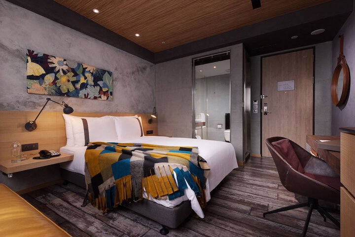 Room 33 of 89