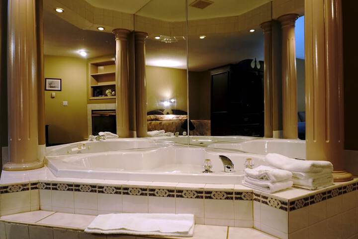 Hot Tub 26 of 54
